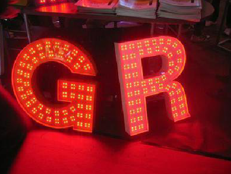 镇安LED发光字常见的安装误区。